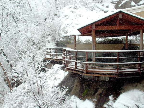 Open-air bath